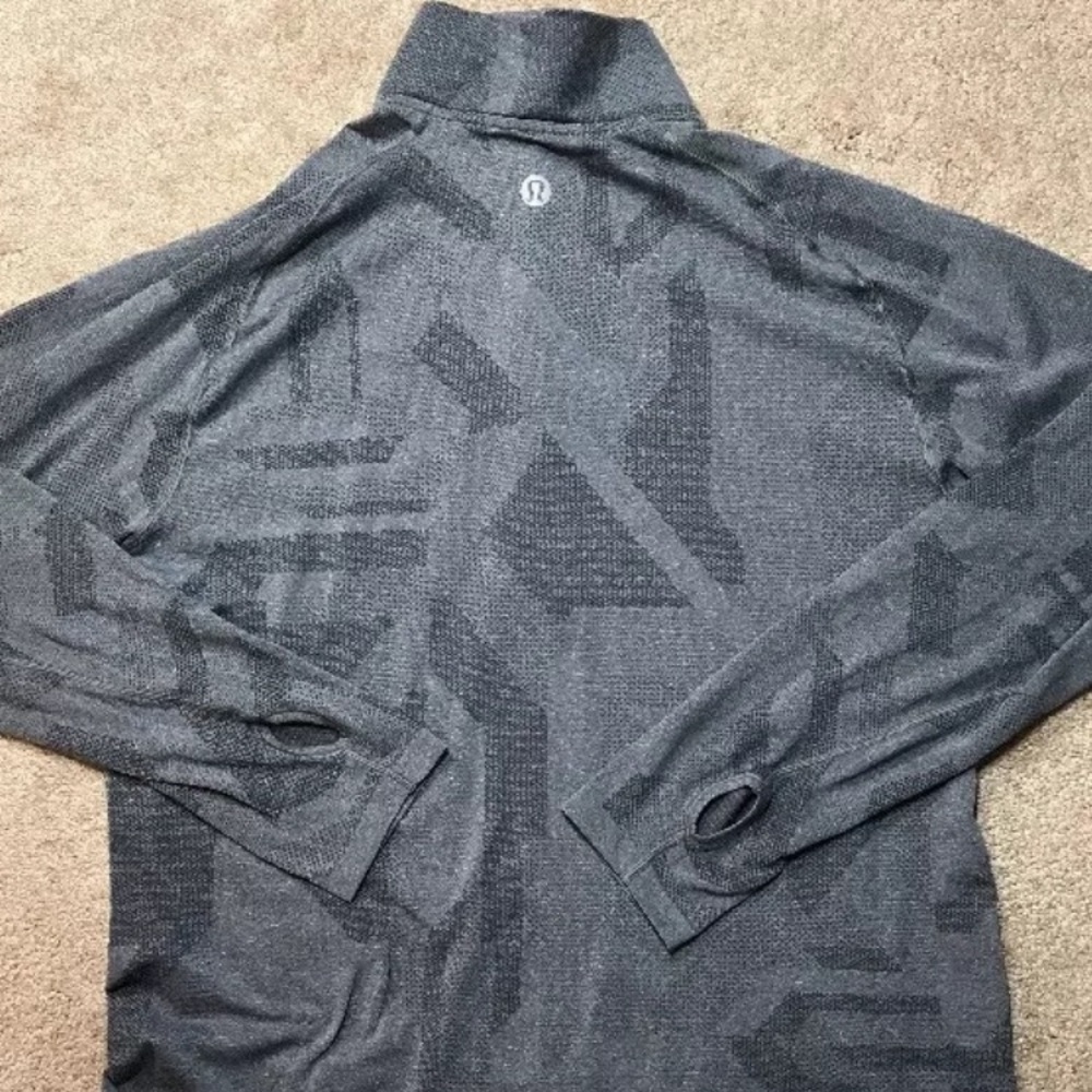 Lululemon "Realize your goals" 1/2 Zip L
